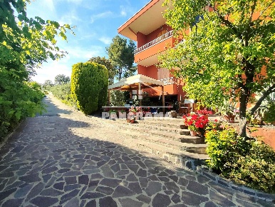 Foto Villa unifamiliare a San Clemente di 427 m² con 15 locali in vendita