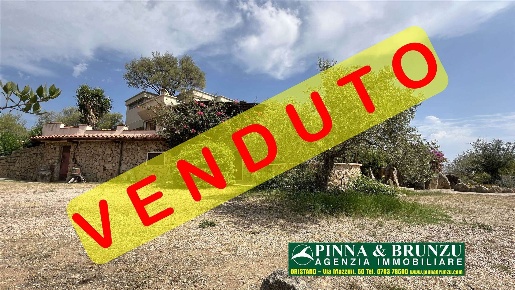 Foto Villa unifamiliare a San Teodoro di 329 m² con 7 locali in vendita