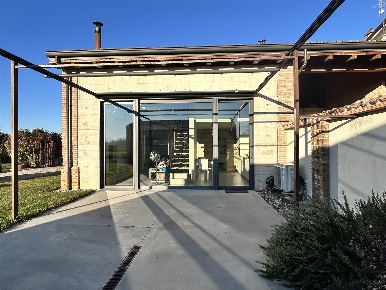 Foto Villa bifamiliare a San Giorgio Piacentino di 198 m² con 4 locali