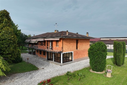 Foto Villa unifamiliare in Via Panicella 27, Rodigo di 818 m² con 18 locali