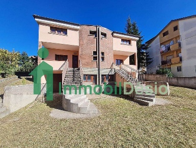 Foto Villa bifamiliare a Pignola di 91 m² con 8 locali in vendita