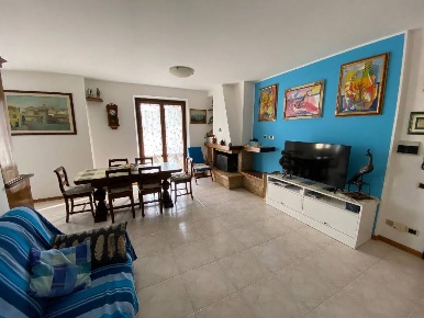 Foto Appartamento a Castelraimondo di 109 m² con 4 locali in vendita