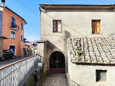 Foto Appartamento in Via Francesco Solimene  9, Serino di 90 m² in vendita