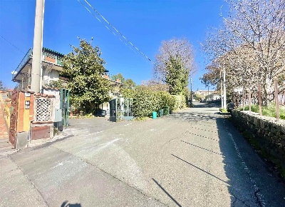 Foto Appartamento in Via Bosco 41, Ragalna di 120 m² con 5 locali