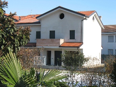 Foto Villa a schiera a Solesino di 210 m² con 8 locali in vendita