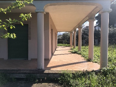 Foto Villa unifamiliare a Bucchianico di 260 m² con 7 locali in vendita