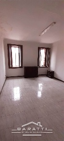 Foto Appartamento a Ostiglia Centro di 135 m² con 6 locali in vendita