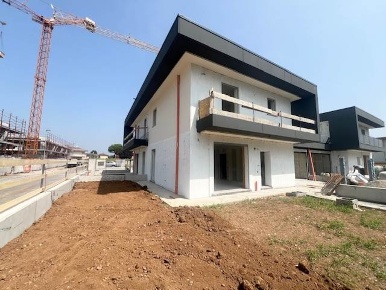 Foto Villa unifamiliare a Grassobbio di 130 m² con 4 locali in vendita
