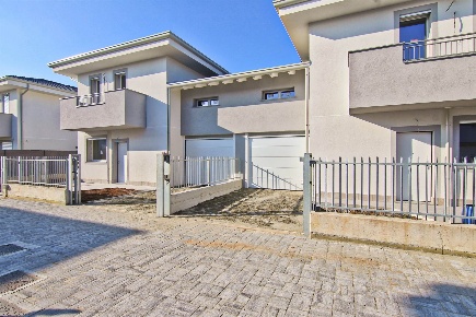 Foto Villa unifamiliare in Via Silvio Pellico, Ceriano Laghetto di 131 m²