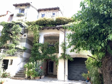 Foto Villa unifamiliare a Gavi di 340 m² con 11 locali in vendita