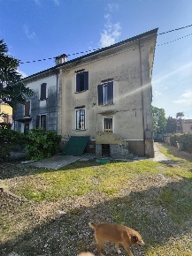 Foto Villa bifamiliare a Ostiglia di 196 m² con 8 locali in vendita