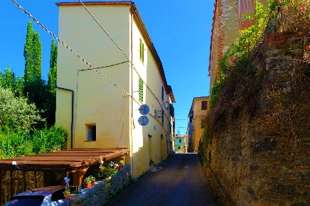 Foto Appartamento a Asciano Centro di 70 m² con 5 locali in vendita