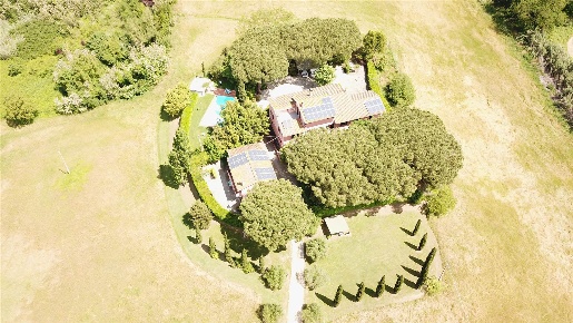 Foto Villa bifamiliare a Crespina Lorenzana di 600 m² con 18 locali