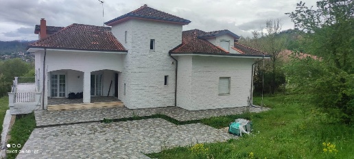 Foto Villa unifamiliare a Licciana Nardi di 700 m² con 8 locali in vendita