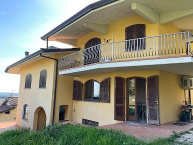 Foto Villa unifamiliare in Via della Costa, Uzzano di 400 m² con 17 locali