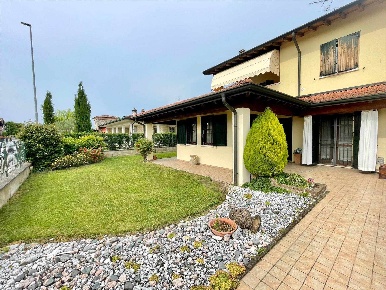 Foto Appartamento a Offlaga di 128 m² con 4 locali in vendita