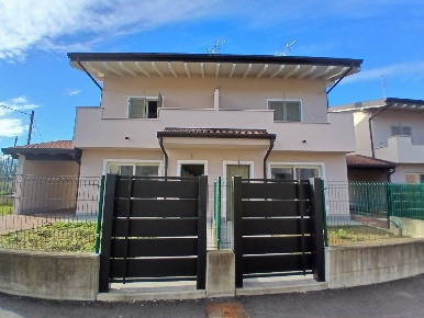 Foto Villa unifamiliare a Pieve del Cairo di 118 m² con 3 locali in vendita