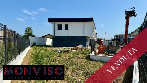 Foto Villa unifamiliare in Via Monviso, Rovello Porro in vendita