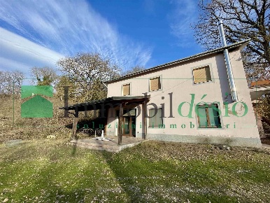 Foto Appartamento a Picerno di 272 m² con 10 locali in vendita