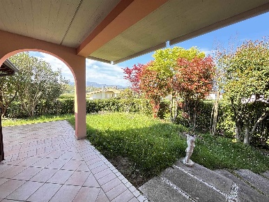 Foto Appartamento in via belvedere, Manerba del Garda di 85 m² con 4 locali
