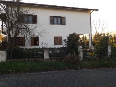 Foto Appartamento in Via Campo dei Donei 91, Picerno di 133 m² con 6 locali