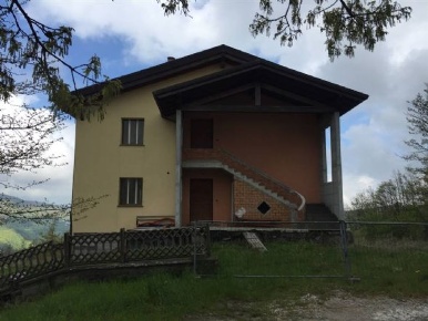 Foto Villa unifamiliare a Castiglione dei Pepoli di 400 m² con 8 locali
