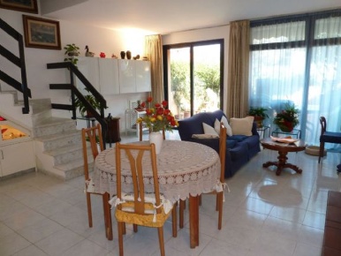 Foto Villa a schiera a Ameglia di 160 m² con 6 locali in vendita