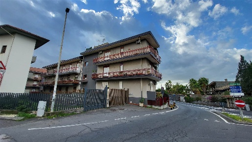 Foto Appartamento a Camporotondo Etneo di 100 m² con 4 locali in vendita