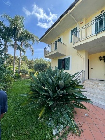 Foto Villa unifamiliare a Giffoni Sei Casali di 199 m² con 6 locali
