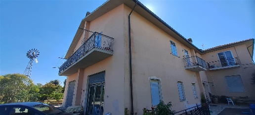 Foto Appartamento a Scansano di 307 m² con 8 locali in vendita