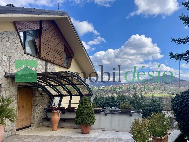 Foto Villa unifamiliare a Pignola di 170 m² con 10 locali in vendita