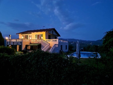 Foto Villa unifamiliare a Camporosso di 366 m² con 13 locali in vendita