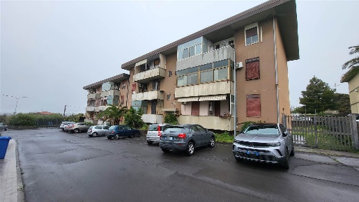 Foto Appartamento a Camporotondo Etneo di 100 m² con 4 locali in vendita
