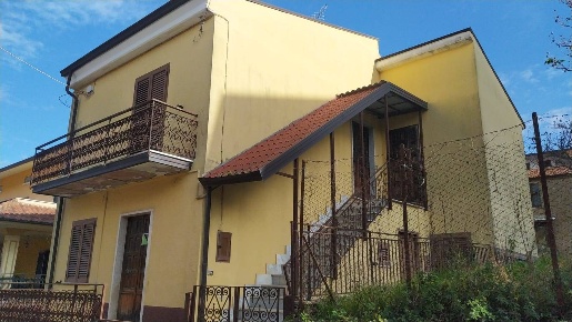 Foto Appartamento a Altavilla Irpina di 110 m² con 5 locali in vendita