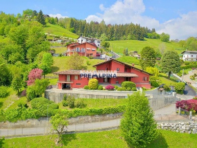 Foto Villa unifamiliare in Via Miravalle, Leffe di 294 m² con 10 locali