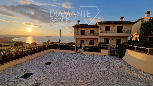 Foto Appartamento a Panicale di 100 m² con 3 locali in vendita
