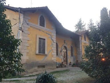 Foto Villa unifamiliare a Gambassi Terme di 420 m² con 11 locali in vendita
