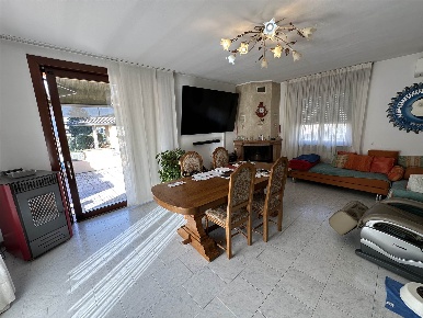 Foto Villa bifamiliare a Cadeo di 185 m² con 4 locali in vendita