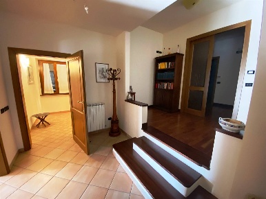 Foto Villa unifamiliare a Castelraimondo di 209 m² con 4 locali in vendita