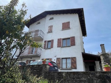 Foto Villa bifamiliare a Castiglione dei Pepoli di 240 m² con 10 locali