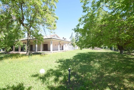 Foto Villa unifamiliare a Rivergaro Centro di 450 m² con 5 locali