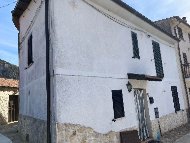 Foto Appartamento in VIA RIANZA  39, Capistrello di 83 m² con 6 locali