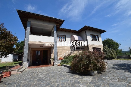 Foto Villa unifamiliare in Via Revislate  1, Gattico-Veruno di 190 m²