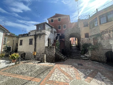 Foto Appartamento in PIAZZA MAZZINI  6, Follo di 75 m² con 4 locali