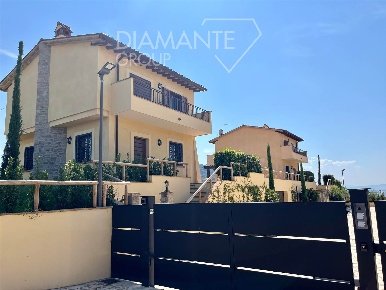 Foto Villa unifamiliare a Panicale di 100 m² con 3 locali in vendita