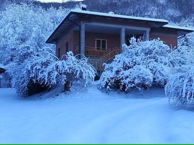 Foto Villa bifamiliare a Ventasso di 200 m² con 8 locali in vendita