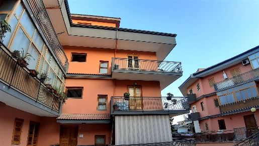 Foto Appartamento a Calatabiano di 100 m² con 4 locali in vendita