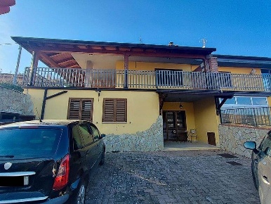 Foto Villa unifamiliare a Pignola di 260 m² con 7 locali in vendita