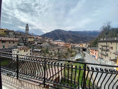 Foto Appartamento in VIA LUIGI FOLONARI  8, Edolo di 120 m² con 4 locali