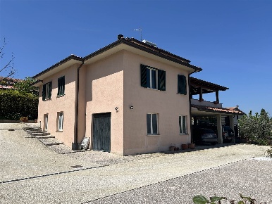 Foto Villa unifamiliare in Monte Pennino 54A, Montefalco di 236 m²